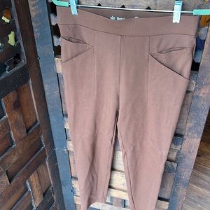Large, petite, ankle length pant.